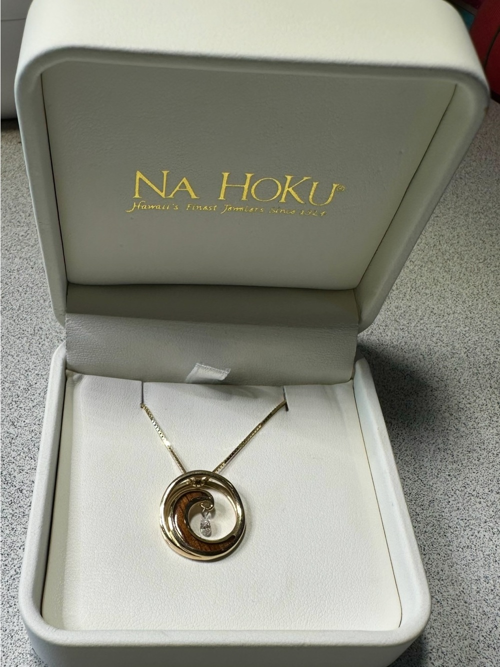 Na Hoku 14kt Koa wood, Wave with Diamond